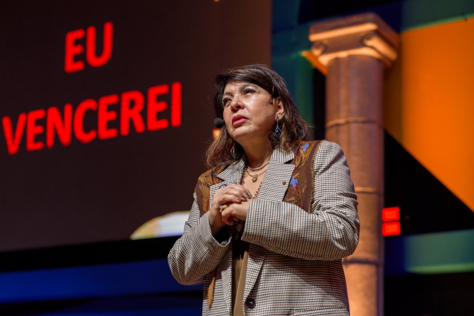 Palestra inspiradora de Roberta Miranda encerra a Feira do Empreendedor
